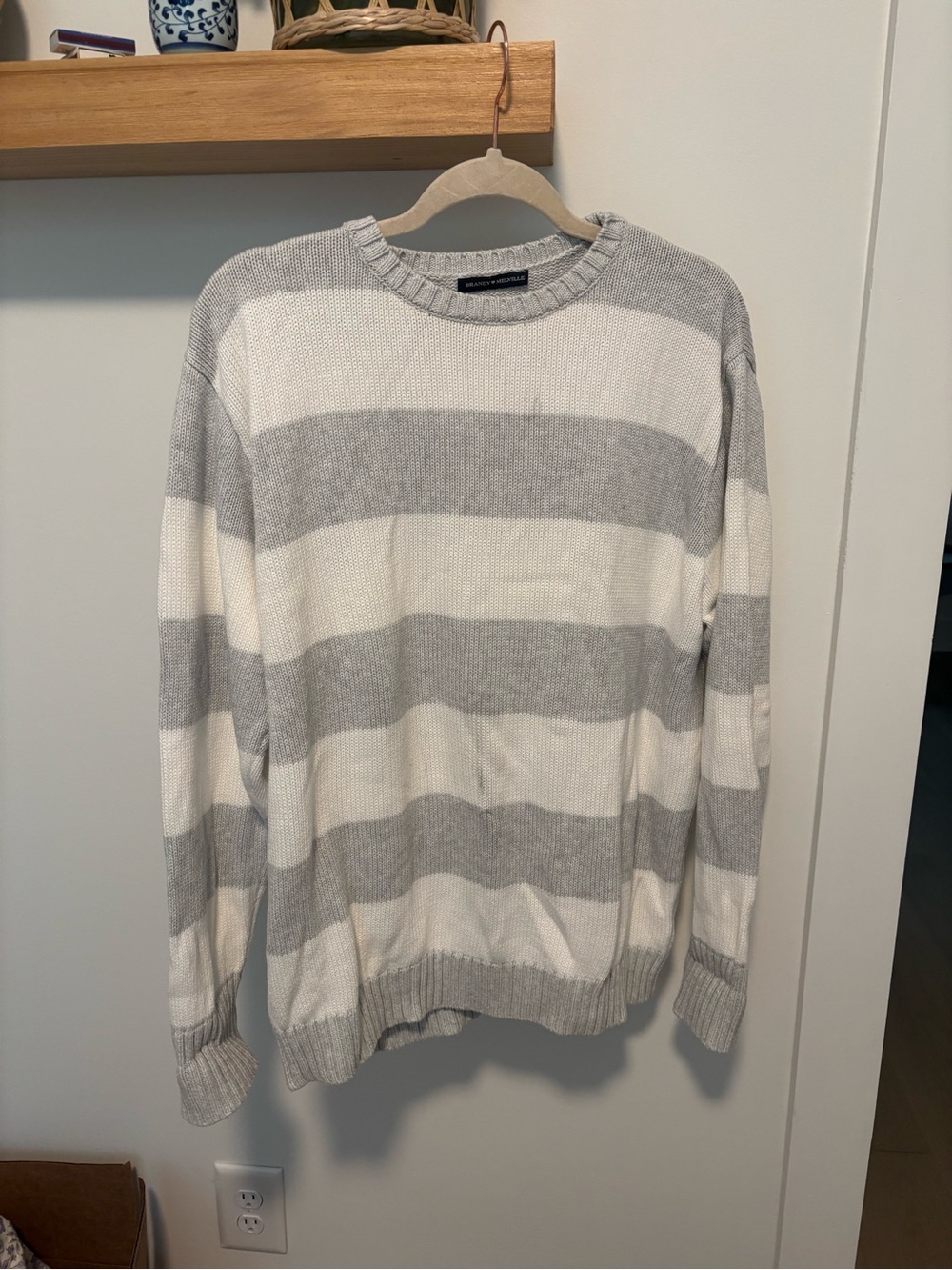 Brandy Melville Women’s Grey and White Crewneck Sweater